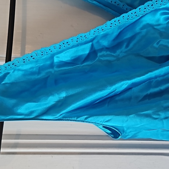 Gilligan and O'Malley Blue Silky Nightgown Large - Picture 3 of 9